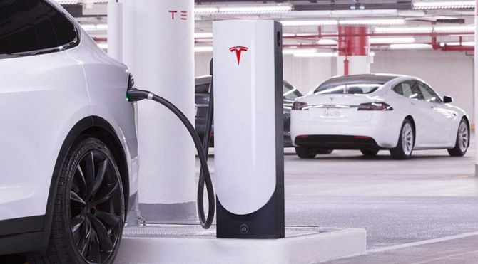 How do Tesla Electric Cars Work (2)
